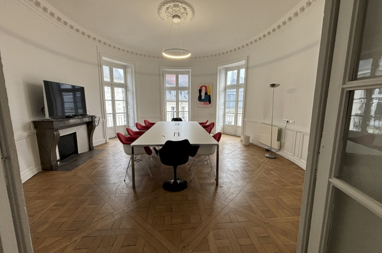 Location bureaux 180 m² - Photo 1