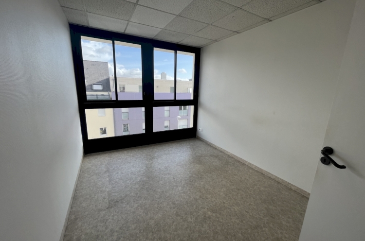 Location bureaux 73 m² - Photo 1