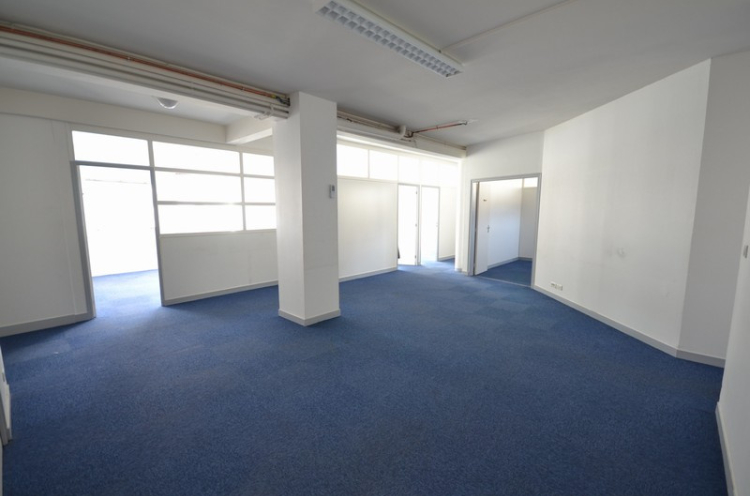 Location local commercial ou professionnel 10 pièce(s) 219 m² - Photo 1