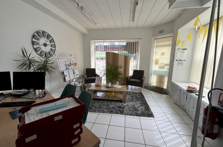 Location local commercial ou professionnel 40 m² - Photo 1