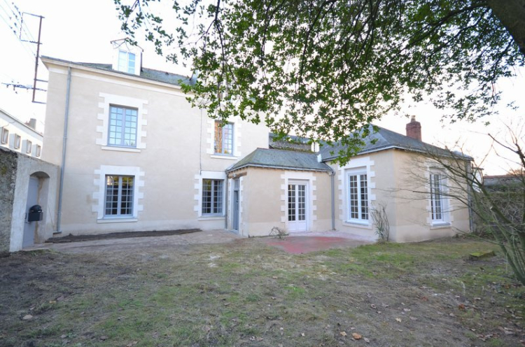 Location maison 6 pièce(s) 174 m² - Photo 1
